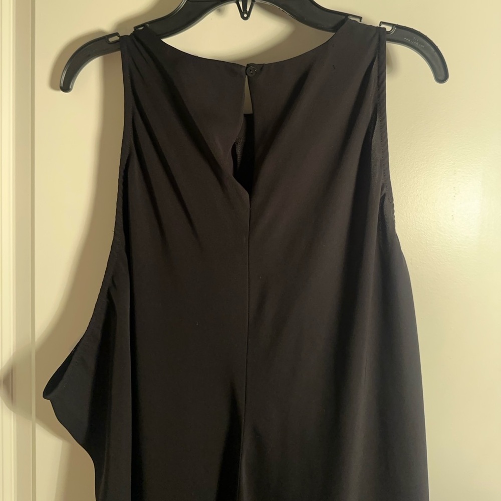 Elegant Black Sleeveless Blouse - Picture 5 of 5